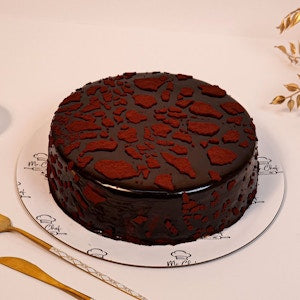 Pralin Delicrisp Chocolate Cake