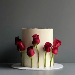 Red Rose Cake
