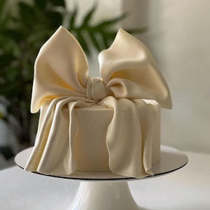 Bow Cake
