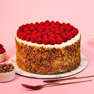 Pistachio x Raspberry Cake