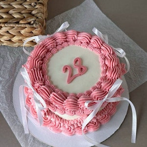 White Pink Vintage Cake